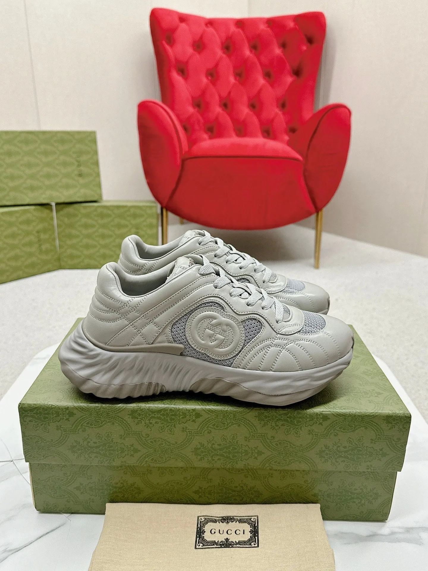 GG RIPPLE TRAINER LIGHT GRAY LAMBSKIN