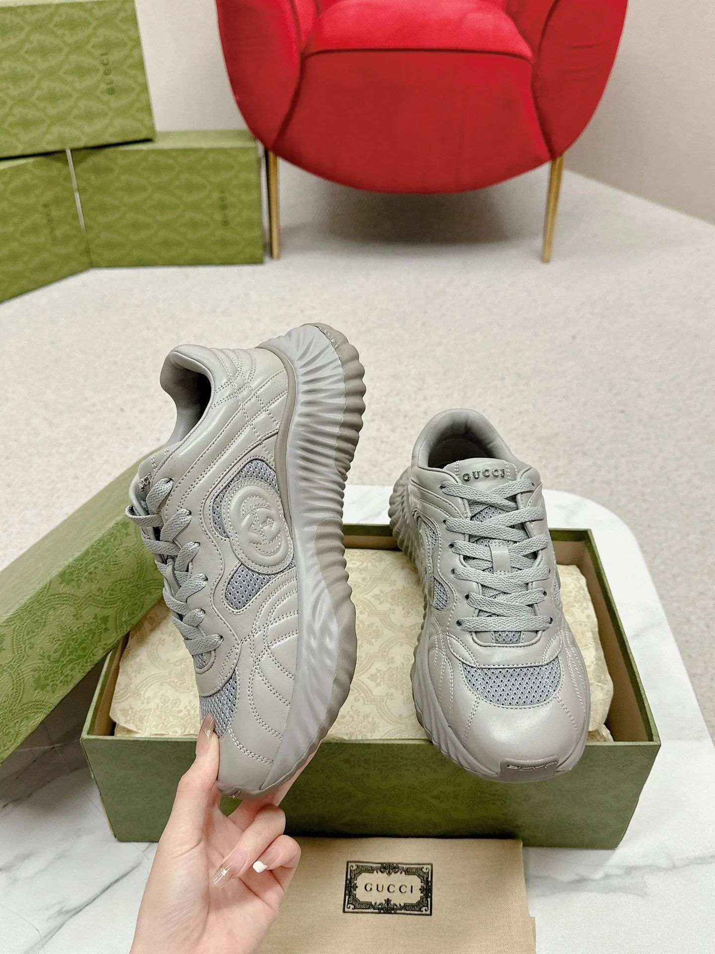 GG RIPPLE TRAINER LIGHT GRAY LAMBSKIN