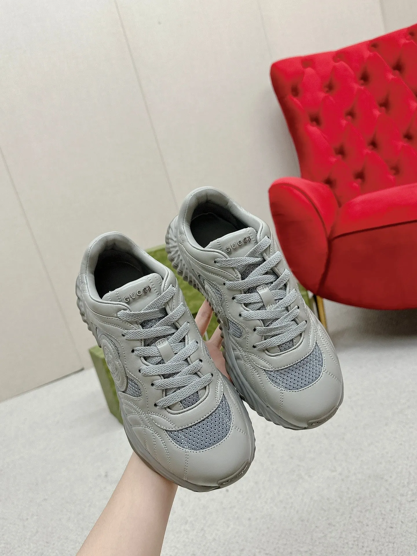 GG RIPPLE TRAINER LIGHT GRAY LAMBSKIN